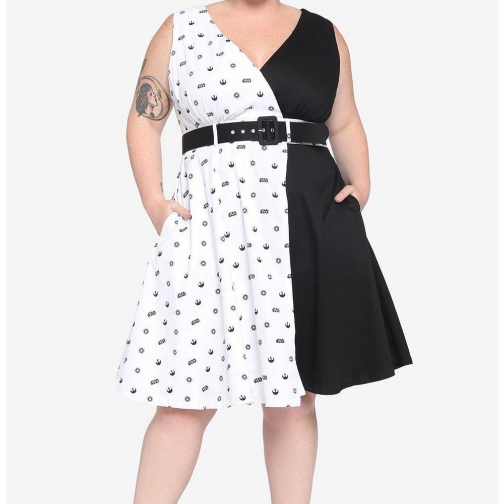 NWT Black & White Symbol Dress Plus Size Her Universe Exclusive